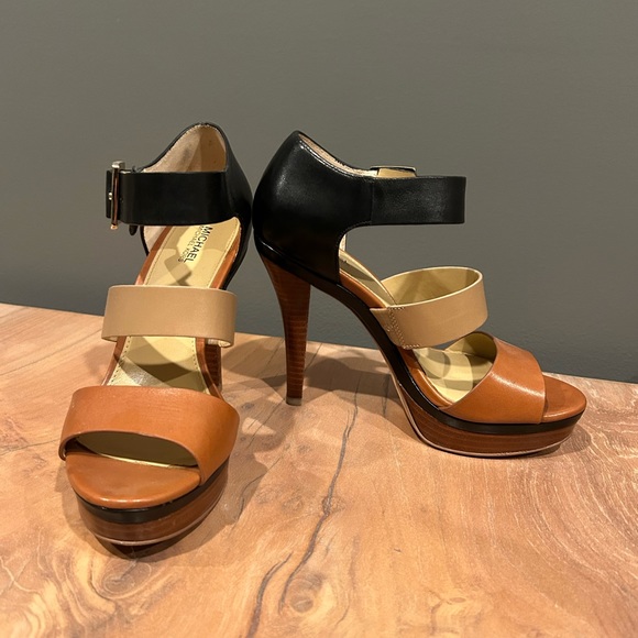 Michael Kors Finley Colorblock Sandal - Picture 1 of 8